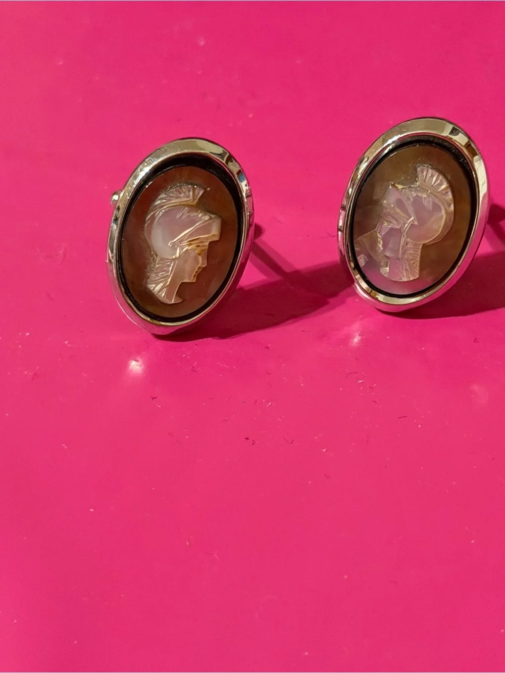 SWANK Signed  Silver-Tone Iridescent Cameo Cuff Links Vintage 70s